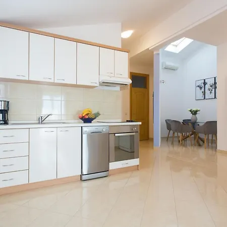 Ana Apartment *