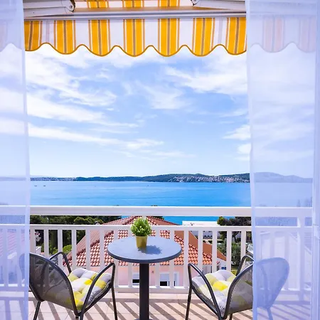 Ana * Trogir