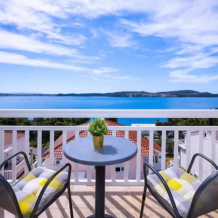 Ana Lägenhet